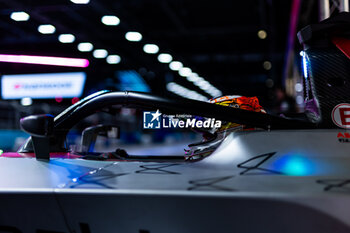 2024-07-21 - MORTARA Edoardo (swi), Mahindra Racing, Mahindra M9Electro, portrait during the 2024 Hankook London ePrix, 10th meeting of the 2023-24 ABB FIA Formula E World Championship, on the ExCeL London from June 18 to 21, 2024 in London, United Kingdom - 2024 FORMULA E LONDON EPRIX - FORMULA E - MOTORS