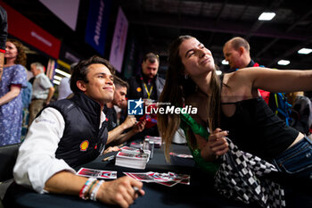 2024-07-21 - DE VRIES Nyck (nld), Mahindra Racing, Mahindra M9Electro, portrait during the 2024 Hankook London ePrix, 10th meeting of the 2023-24 ABB FIA Formula E World Championship, on the ExCeL London from June 18 to 21, 2024 in London, United Kingdom - 2024 FORMULA E LONDON EPRIX - FORMULA E - MOTORS