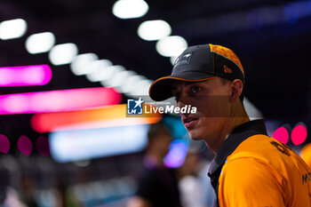 2024-07-21 - HUGHES Jake (gbr), NEOM McLaren Formula E Team, Nissan e-4ORCE 04, portrait during the 2024 Hankook London ePrix, 10th meeting of the 2023-24 ABB FIA Formula E World Championship, on the ExCeL London from June 18 to 21, 2024 in London, United Kingdom - 2024 FORMULA E LONDON EPRIX - FORMULA E - MOTORS