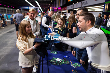 2024-07-21 - Fans during the 2024 Hankook London ePrix, 10th meeting of the 2023-24 ABB FIA Formula E World Championship, on the ExCeL London from June 18 to 21, 2024 in London, United Kingdom - 2024 FORMULA E LONDON EPRIX - FORMULA E - MOTORS