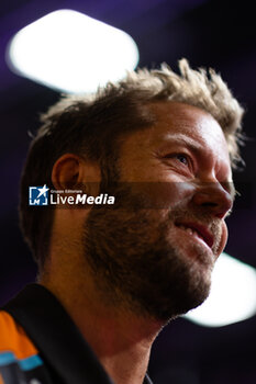 2024-07-21 - BIRD Sam (gbr), NEOM McLaren Formula E Team, Nissan e-4ORCE 04, portrait during the 2024 Hankook London ePrix, 10th meeting of the 2023-24 ABB FIA Formula E World Championship, on the ExCeL London from June 18 to 21, 2024 in London, United Kingdom - 2024 FORMULA E LONDON EPRIX - FORMULA E - MOTORS