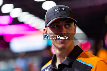 2024-07-21 - HUGHES Jake (gbr), NEOM McLaren Formula E Team, Nissan e-4ORCE 04, portrait during the 2024 Hankook London ePrix, 10th meeting of the 2023-24 ABB FIA Formula E World Championship, on the ExCeL London from June 18 to 21, 2024 in London, United Kingdom - 2024 FORMULA E LONDON EPRIX - FORMULA E - MOTORS