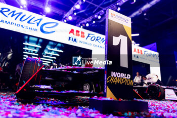 2024-07-21 - World champion WEHRLEIN Pascal (ger), TAG HEUER Porsche Formula E Team, Porsche 99X Electric, portrait during the 2024 Hankook London ePrix, 10th meeting of the 2023-24 ABB FIA Formula E World Championship, on the ExCeL London from June 18 to 21, 2024 in London, United Kingdom - 2024 FORMULA E LONDON EPRIX - FORMULA E - MOTORS