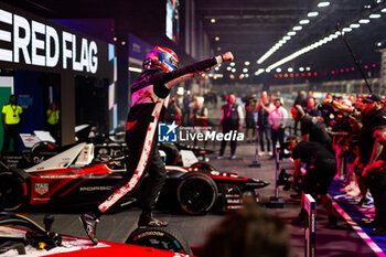 2024-07-21 - ROWLAND Oliver (gbr), Nissan Formula E Team, Nissan e-4ORCE 04, portrait, parc ferme during the 2024 Hankook London ePrix, 10th meeting of the 2023-24 ABB FIA Formula E World Championship, on the ExCeL London from June 18 to 21, 2024 in London, United Kingdom - 2024 FORMULA E LONDON EPRIX - FORMULA E - MOTORS