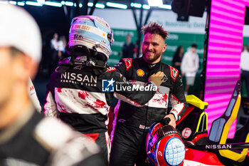 2024-07-21 - ROWLAND Oliver (gbr), Nissan Formula E Team, Nissan e-4ORCE 04, portrait, FENESTRAZ Sacha (fra), Nissan Formula E Team, Nissan e-4ORCE 04, portrait, parc ferme during the 2024 Hankook London ePrix, 10th meeting of the 2023-24 ABB FIA Formula E World Championship, on the ExCeL London from June 18 to 21, 2024 in London, United Kingdom - 2024 FORMULA E LONDON EPRIX - FORMULA E - MOTORS