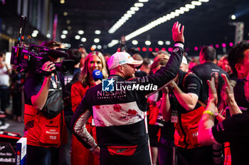 2024-07-21 - ROWLAND Oliver (gbr), Nissan Formula E Team, Nissan e-4ORCE 04, portrait, parc ferme during the 2024 Hankook London ePrix, 10th meeting of the 2023-24 ABB FIA Formula E World Championship, on the ExCeL London from June 18 to 21, 2024 in London, United Kingdom - 2024 FORMULA E LONDON EPRIX - FORMULA E - MOTORS