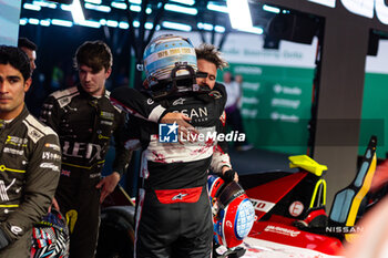 2024-07-21 - ROWLAND Oliver (gbr), Nissan Formula E Team, Nissan e-4ORCE 04, portrait, FENESTRAZ Sacha (fra), Nissan Formula E Team, Nissan e-4ORCE 04, portrait, parc ferme during the 2024 Hankook London ePrix, 10th meeting of the 2023-24 ABB FIA Formula E World Championship, on the ExCeL London from June 18 to 21, 2024 in London, United Kingdom - 2024 FORMULA E LONDON EPRIX - FORMULA E - MOTORS