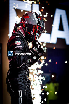 2024-07-21 - WEHRLEIN Pascal (ger), TAG HEUER Porsche Formula E Team, Porsche 99X Electric, portrait podium, celebration portrait during the 2024 Hankook London ePrix, 10th meeting of the 2023-24 ABB FIA Formula E World Championship, on the ExCeL London from June 18 to 21, 2024 in London, United Kingdom - 2024 FORMULA E LONDON EPRIX - FORMULA E - MOTORS