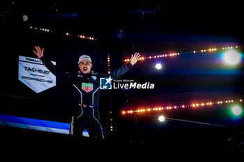 2024-07-21 - WEHRLEIN Pascal (ger), TAG HEUER Porsche Formula E Team, Porsche 99X Electric, portrait podium, celebration portrait during the 2024 Hankook London ePrix, 10th meeting of the 2023-24 ABB FIA Formula E World Championship, on the ExCeL London from June 18 to 21, 2024 in London, United Kingdom - 2024 FORMULA E LONDON EPRIX - FORMULA E - MOTORS