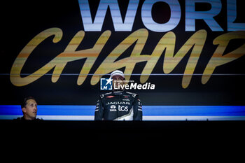 2024-07-21 - EVANS Mitch (nzl), Jaguar TCS Racing, Jaguar I-Type 6, portrait podium, celebration portrait during the 2024 Hankook London ePrix, 10th meeting of the 2023-24 ABB FIA Formula E World Championship, on the ExCeL London from June 18 to 21, 2024 in London, United Kingdom - 2024 FORMULA E LONDON EPRIX - FORMULA E - MOTORS