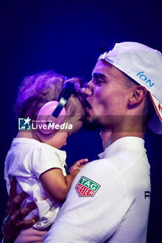 2024-07-21 - WEHRLEIN Pascal (ger), TAG HEUER Porsche Formula E Team, Porsche 99X Electric, portrait podium, celebration portrait during the 2024 Hankook London ePrix, 10th meeting of the 2023-24 ABB FIA Formula E World Championship, on the ExCeL London from June 18 to 21, 2024 in London, United Kingdom - 2024 FORMULA E LONDON EPRIX - FORMULA E - MOTORS