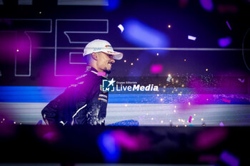 2024-07-21 - WEHRLEIN Pascal (ger), TAG HEUER Porsche Formula E Team, Porsche 99X Electric, portrait podium, celebration portrait during the 2024 Hankook London ePrix, 10th meeting of the 2023-24 ABB FIA Formula E World Championship, on the ExCeL London from June 18 to 21, 2024 in London, United Kingdom - 2024 FORMULA E LONDON EPRIX - FORMULA E - MOTORS