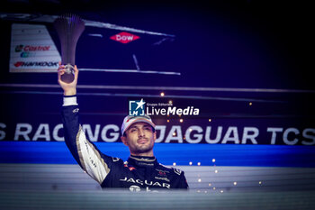 2024-07-21 - EVANS Mitch (nzl), Jaguar TCS Racing, Jaguar I-Type 6, portrait podium, celebration portrait during the 2024 Hankook London ePrix, 10th meeting of the 2023-24 ABB FIA Formula E World Championship, on the ExCeL London from June 18 to 21, 2024 in London, United Kingdom - 2024 FORMULA E LONDON EPRIX - FORMULA E - MOTORS