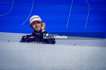 2024-07-21 - EVANS Mitch (nzl), Jaguar TCS Racing, Jaguar I-Type 6, portrait podium, celebration portrait during the 2024 Hankook London ePrix, 10th meeting of the 2023-24 ABB FIA Formula E World Championship, on the ExCeL London from June 18 to 21, 2024 in London, United Kingdom - 2024 FORMULA E LONDON EPRIX - FORMULA E - MOTORS