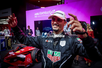 2024-07-21 - WEHRLEIN Pascal (ger), TAG HEUER Porsche Formula E Team, Porsche 99X Electric, portrait podium, celebration portrait during the 2024 Hankook London ePrix, 10th meeting of the 2023-24 ABB FIA Formula E World Championship, on the ExCeL London from June 18 to 21, 2024 in London, United Kingdom - 2024 FORMULA E LONDON EPRIX - FORMULA E - MOTORS