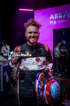 2024-07-21 - ROWLAND Oliver (gbr), Nissan Formula E Team, Nissan e-4ORCE 04, portrait podium, celebration portrait during the 2024 Hankook London ePrix, 10th meeting of the 2023-24 ABB FIA Formula E World Championship, on the ExCeL London from June 18 to 21, 2024 in London, United Kingdom - 2024 FORMULA E LONDON EPRIX - FORMULA E - MOTORS