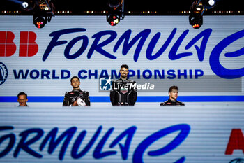 2024-07-21 - EVANS Mitch (nzl), Jaguar TCS Racing, Jaguar I-Type 6, portrait, WEHRLEIN Pascal (ger), TAG HEUER Porsche Formula E Team, Porsche 99X Electric, portrait, CASSIDY Nick (nzl), Jaguar TCS Racing, Jaguar I-Type 6, portrait podium, celebration portrait during the 2024 Hankook London ePrix, 10th meeting of the 2023-24 ABB FIA Formula E World Championship, on the ExCeL London from June 18 to 21, 2024 in London, United Kingdom - 2024 FORMULA E LONDON EPRIX - FORMULA E - MOTORS