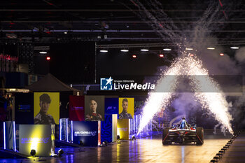 2024-07-21 - 94 WEHRLEIN Pascal (ger), TAG HEUER Porsche Formula E Team, Porsche 99X Electric, action during the 2024 Hankook London ePrix, 10th meeting of the 2023-24 ABB FIA Formula E World Championship, on the ExCeL London from June 18 to 21, 2024 in London, United Kingdom - 2024 FORMULA E LONDON EPRIX - FORMULA E - MOTORS