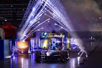 2024-07-21 - 94 WEHRLEIN Pascal (ger), TAG HEUER Porsche Formula E Team, Porsche 99X Electric, action during the 2024 Hankook London ePrix, 10th meeting of the 2023-24 ABB FIA Formula E World Championship, on the ExCeL London from June 18 to 21, 2024 in London, United Kingdom - 2024 FORMULA E LONDON EPRIX - FORMULA E - MOTORS