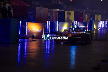 2024-07-21 - 22 ROWLAND Oliver (gbr), Nissan Formula E Team, Nissan e-4ORCE 04, action during the 2024 Hankook London ePrix, 10th meeting of the 2023-24 ABB FIA Formula E World Championship, on the ExCeL London from June 18 to 21, 2024 in London, United Kingdom - 2024 FORMULA E LONDON EPRIX - FORMULA E - MOTORS