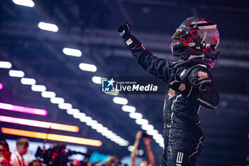 2024-07-21 - WEHRLEIN Pascal (ger), TAG HEUER Porsche Formula E Team, Porsche 99X Electric, portrait celebrating his title during the 2024 Hankook London ePrix, 10th meeting of the 2023-24 ABB FIA Formula E World Championship, on the ExCeL London from June 18 to 21, 2024 in London, United Kingdom - 2024 FORMULA E LONDON EPRIX - FORMULA E - MOTORS