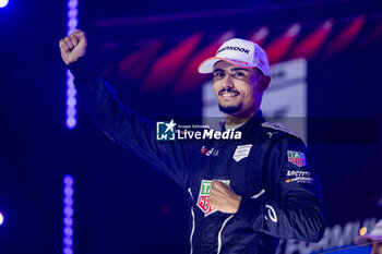 2024-07-21 - WEHRLEIN Pascal (ger), TAG HEUER Porsche Formula E Team, Porsche 99X Electric, portrait celebrating his title during the 2024 Hankook London ePrix, 10th meeting of the 2023-24 ABB FIA Formula E World Championship, on the ExCeL London from June 18 to 21, 2024 in London, United Kingdom - 2024 FORMULA E LONDON EPRIX - FORMULA E - MOTORS