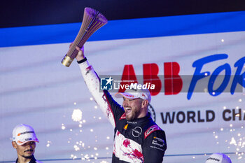 2024-07-21 - ROWLAND Oliver (gbr), Nissan Formula E Team, Nissan e-4ORCE 04, portrait during the 2024 Hankook London ePrix, 10th meeting of the 2023-24 ABB FIA Formula E World Championship, on the ExCeL London from June 18 to 21, 2024 in London, United Kingdom - 2024 FORMULA E LONDON EPRIX - FORMULA E - MOTORS