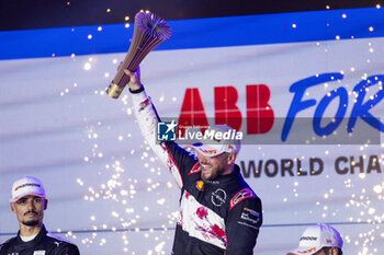 2024-07-21 - ROWLAND Oliver (gbr), Nissan Formula E Team, Nissan e-4ORCE 04, portrait during the 2024 Hankook London ePrix, 10th meeting of the 2023-24 ABB FIA Formula E World Championship, on the ExCeL London from June 18 to 21, 2024 in London, United Kingdom - 2024 FORMULA E LONDON EPRIX - FORMULA E - MOTORS