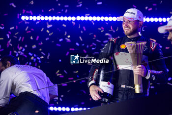 2024-07-21 - ROWLAND Oliver (gbr), Nissan Formula E Team, Nissan e-4ORCE 04, portrait during the 2024 Hankook London ePrix, 10th meeting of the 2023-24 ABB FIA Formula E World Championship, on the ExCeL London from June 18 to 21, 2024 in London, United Kingdom - 2024 FORMULA E LONDON EPRIX - FORMULA E - MOTORS