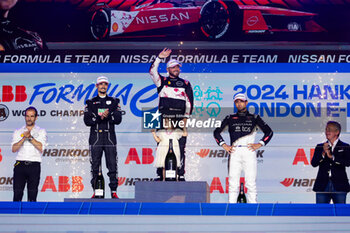 2024-07-21 - ROWLAND Oliver (gbr), Nissan Formula E Team, Nissan e-4ORCE 04, portrait VOLPE Tommaso, Nissan Global Motorsport director, portrait WEHRLEIN Pascal (ger), TAG HEUER Porsche Formula E Team, Porsche 99X Electric, portrait EVANS Mitch (nzl), Jaguar TCS Racing, Jaguar I-Type 6, portrait during the 2024 Hankook London ePrix, 10th meeting of the 2023-24 ABB FIA Formula E World Championship, on the ExCeL London from June 18 to 21, 2024 in London, United Kingdom - 2024 FORMULA E LONDON EPRIX - FORMULA E - MOTORS