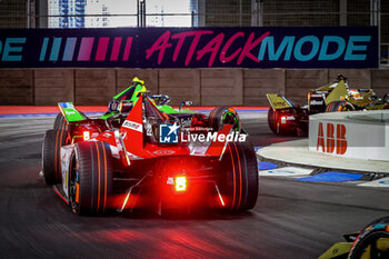 2024-07-21 - 22 ROWLAND Oliver (gbr), Nissan Formula E Team, Nissan e-4ORCE 04, action during the 2024 Hankook London ePrix, 10th meeting of the 2023-24 ABB FIA Formula E World Championship, on the ExCeL London from June 18 to 21, 2024 in London, United Kingdom - 2024 FORMULA E LONDON EPRIX - FORMULA E - MOTORS