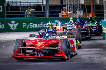 2024-07-21 - 22 ROWLAND Oliver (gbr), Nissan Formula E Team, Nissan e-4ORCE 04, action during the 2024 Hankook London ePrix, 10th meeting of the 2023-24 ABB FIA Formula E World Championship, on the ExCeL London from June 18 to 21, 2024 in London, United Kingdom - 2024 FORMULA E LONDON EPRIX - FORMULA E - MOTORS