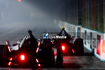 2024-07-21 - 37 CASSIDY Nick (nzl), Jaguar TCS Racing, Jaguar I-Type 6, action during the 2024 Hankook London ePrix, 10th meeting of the 2023-24 ABB FIA Formula E World Championship, on the ExCeL London from June 18 to 21, 2024 in London, United Kingdom - 2024 FORMULA E LONDON EPRIX - FORMULA E - MOTORS