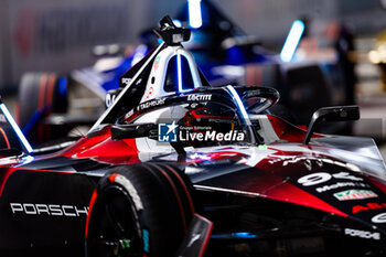 2024-07-21 - 94 WEHRLEIN Pascal (ger), TAG HEUER Porsche Formula E Team, Porsche 99X Electric, action during the 2024 Hankook London ePrix, 10th meeting of the 2023-24 ABB FIA Formula E World Championship, on the ExCeL London from June 18 to 21, 2024 in London, United Kingdom - 2024 FORMULA E LONDON EPRIX - FORMULA E - MOTORS