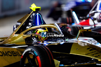 2024-07-21 - 02 VANDOORNE Stoffel (bel), DS Penske, DS E-Tense FE23, action during the 2024 Hankook London ePrix, 10th meeting of the 2023-24 ABB FIA Formula E World Championship, on the ExCeL London from June 18 to 21, 2024 in London, United Kingdom - 2024 FORMULA E LONDON EPRIX - FORMULA E - MOTORS