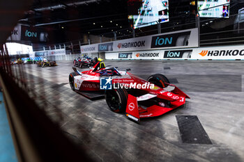 2024-07-21 - 22 ROWLAND Oliver (gbr), Nissan Formula E Team, Nissan e-4ORCE 04, action during the 2024 Hankook London ePrix, 10th meeting of the 2023-24 ABB FIA Formula E World Championship, on the ExCeL London from June 18 to 21, 2024 in London, United Kingdom - 2024 FORMULA E LONDON EPRIX - FORMULA E - MOTORS