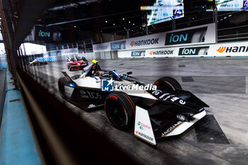 2024-07-21 - 37 CASSIDY Nick (nzl), Jaguar TCS Racing, Jaguar I-Type 6, action during the 2024 Hankook London ePrix, 10th meeting of the 2023-24 ABB FIA Formula E World Championship, on the ExCeL London from June 18 to 21, 2024 in London, United Kingdom - 2024 FORMULA E LONDON EPRIX - FORMULA E - MOTORS