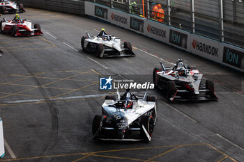 2024-07-21 - 09 EVANS Mitch (nzl), Jaguar TCS Racing, Jaguar I-Type 6, action 94 WEHRLEIN Pascal (ger), TAG HEUER Porsche Formula E Team, Porsche 99X Electric, action during the 2024 Hankook London ePrix, 10th meeting of the 2023-24 ABB FIA Formula E World Championship, on the ExCeL London from June 18 to 21, 2024 in London, United Kingdom - 2024 FORMULA E LONDON EPRIX - FORMULA E - MOTORS