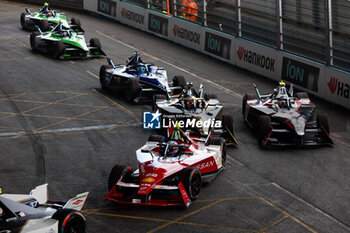 2024-07-21 - 22 ROWLAND Oliver (gbr), Nissan Formula E Team, Nissan e-4ORCE 04, action during the 2024 Hankook London ePrix, 10th meeting of the 2023-24 ABB FIA Formula E World Championship, on the ExCeL London from June 18 to 21, 2024 in London, United Kingdom - 2024 FORMULA E LONDON EPRIX - FORMULA E - MOTORS