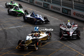 2024-07-21 - 25 VERGNE Jean-Eric (fra), DS Penske, DS E-Tense FE23, action 13 DA COSTA Antonio Felix (prt), TAG HEUER Porsche Formula E Team, Porsche 99X Electric, action during the 2024 Hankook London ePrix, 10th meeting of the 2023-24 ABB FIA Formula E World Championship, on the ExCeL London from June 18 to 21, 2024 in London, United Kingdom - 2024 FORMULA E LONDON EPRIX - FORMULA E - MOTORS