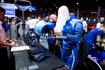 2024-07-21 - GUNTHER Maximilian (ger), Maserati MSG Racing, Maserati Tipo Folgore, portrait during the 2024 Hankook London ePrix, 10th meeting of the 2023-24 ABB FIA Formula E World Championship, on the ExCeL London from June 18 to 21, 2024 in London, United Kingdom - 2024 FORMULA E LONDON EPRIX - FORMULA E - MOTORS