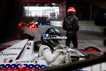 2024-07-21 - DENNIS Jake (gbr), Andretti Global, Porsche 99X Electric, portrait during the 2024 Hankook London ePrix, 10th meeting of the 2023-24 ABB FIA Formula E World Championship, on the ExCeL London from June 18 to 21, 2024 in London, United Kingdom - 2024 FORMULA E LONDON EPRIX - FORMULA E - MOTORS