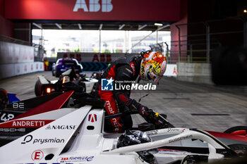 2024-07-21 - MORTARA Edoardo (swi), Mahindra Racing, Mahindra M9Electro, portrait during the 2024 Hankook London ePrix, 10th meeting of the 2023-24 ABB FIA Formula E World Championship, on the ExCeL London from June 18 to 21, 2024 in London, United Kingdom - 2024 FORMULA E LONDON EPRIX - FORMULA E - MOTORS