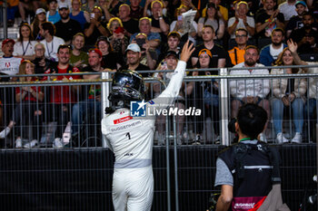 2024-07-21 - DENNIS Jake (gbr), Andretti Global, Porsche 99X Electric, portrait during the 2024 Hankook London ePrix, 10th meeting of the 2023-24 ABB FIA Formula E World Championship, on the ExCeL London from June 18 to 21, 2024 in London, United Kingdom - 2024 FORMULA E LONDON EPRIX - FORMULA E - MOTORS