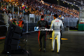 2024-07-21 - DENNIS Jake (gbr), Andretti Global, Porsche 99X Electric, portrait, MORTARA Edoardo (swi), Mahindra Racing, Mahindra M9Electro, portrait during the 2024 Hankook London ePrix, 10th meeting of the 2023-24 ABB FIA Formula E World Championship, on the ExCeL London from June 18 to 21, 2024 in London, United Kingdom - 2024 FORMULA E LONDON EPRIX - FORMULA E - MOTORS