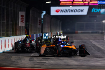 2024-07-21 - 05 HUGHES Jake (gbr), NEOM McLaren Formula E Team, Nissan e-4ORCE 04, action during the 2024 Hankook London ePrix, 10th meeting of the 2023-24 ABB FIA Formula E World Championship, on the ExCeL London from June 18 to 21, 2024 in London, United Kingdom - 2024 FORMULA E LONDON EPRIX - FORMULA E - MOTORS