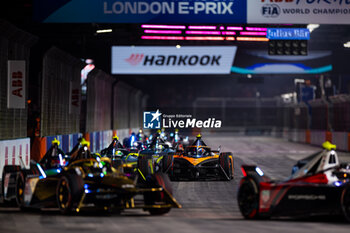 2024-07-21 - 05 HUGHES Jake (gbr), NEOM McLaren Formula E Team, Nissan e-4ORCE 04, action during the 2024 Hankook London ePrix, 10th meeting of the 2023-24 ABB FIA Formula E World Championship, on the ExCeL London from June 18 to 21, 2024 in London, United Kingdom - 2024 FORMULA E LONDON EPRIX - FORMULA E - MOTORS