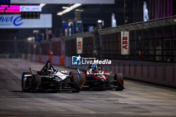 2024-07-21 - 94 WEHRLEIN Pascal (ger), TAG HEUER Porsche Formula E Team, Porsche 99X Electric, action, 09 EVANS Mitch (nzl), Jaguar TCS Racing, Jaguar I-Type 6, action during the 2024 Hankook London ePrix, 10th meeting of the 2023-24 ABB FIA Formula E World Championship, on the ExCeL London from June 18 to 21, 2024 in London, United Kingdom - 2024 FORMULA E LONDON EPRIX - FORMULA E - MOTORS