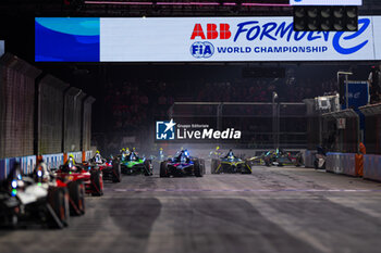 2024-07-21 - 07 GUNTHER Maximilian (ger), Maserati MSG Racing, Maserati Tipo Folgore, action during the 2024 Hankook London ePrix, 10th meeting of the 2023-24 ABB FIA Formula E World Championship, on the ExCeL London from June 18 to 21, 2024 in London, United Kingdom - 2024 FORMULA E LONDON EPRIX - FORMULA E - MOTORS