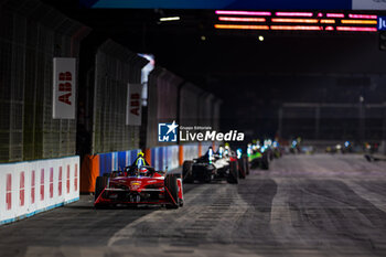 2024-07-21 - 22 ROWLAND Oliver (gbr), Nissan Formula E Team, Nissan e-4ORCE 04, action during the 2024 Hankook London ePrix, 10th meeting of the 2023-24 ABB FIA Formula E World Championship, on the ExCeL London from June 18 to 21, 2024 in London, United Kingdom - 2024 FORMULA E LONDON EPRIX - FORMULA E - MOTORS